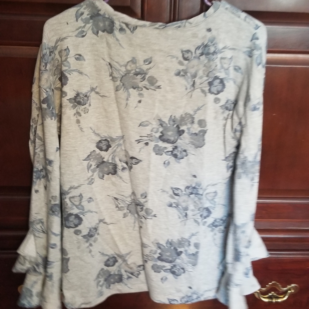 Top - Picture 2 of 3